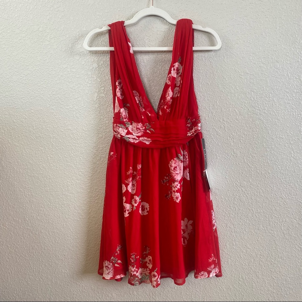 NWT Lulu’s Red Floral Mini Dress Small